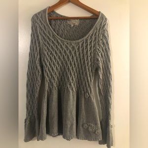 beautiful gray sweater! Size medium/large! Chunky knot w ruffle